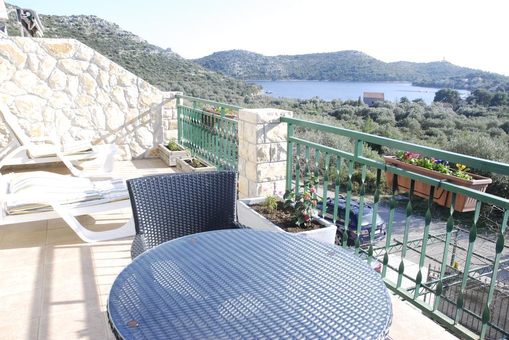 Apartments Silvana Lastovo エクステリア 写真